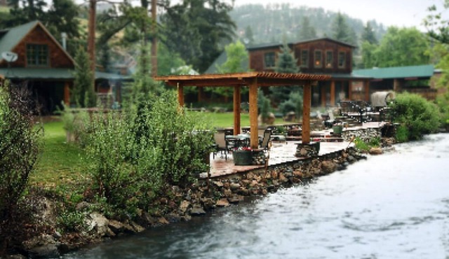 The Cabins at Country Road