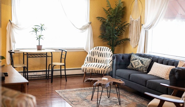 The Campus Cottage-Charming Bohemian located 1/2 block from ASU! STR#2983