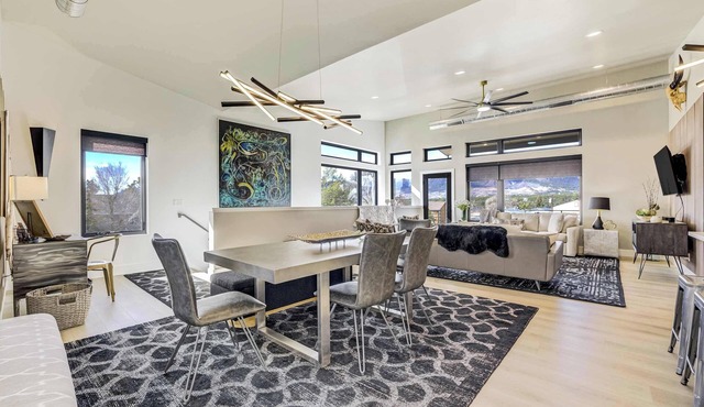 The Gallery! Luxury Residence w/Front Range Views