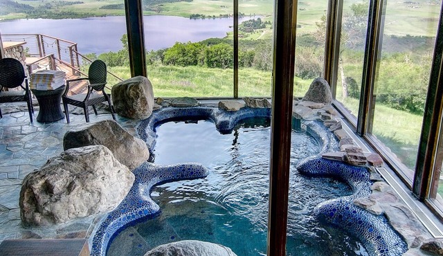 The Lodge at Bella Vista Estate: Private Pool, Indoor Grotto, Best Views in Area