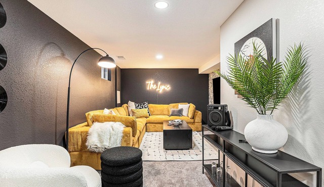 The Lyric — Hot Tub - Firepit - Pet-friendly