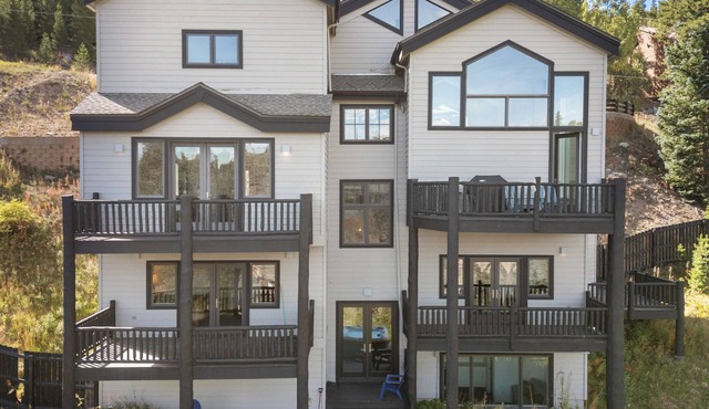 The Moose Chalet - Views, Hot Tub & Cinema