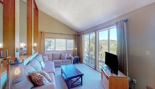 The Mountainside - Unit B47 with a private indoor hot tub, views, & pool