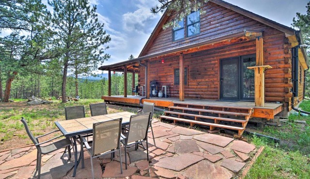 The ‘Pinecone Palace’ w/Hiking Trail Access!