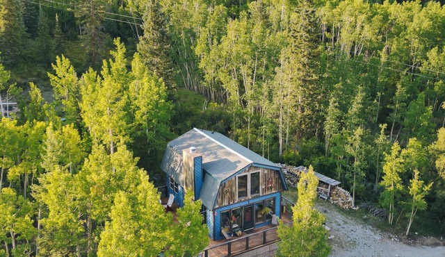 The Snow Shack 2BR w Hot Tub, Stream, Fireplace, Steam Rm on 5 Acres Near Breck