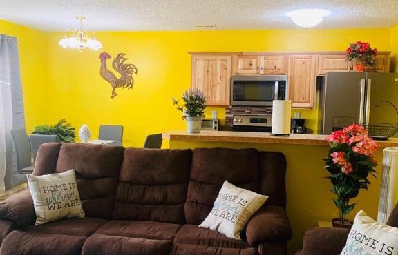 The Sunset 2-bedroom apartment near COS Airport