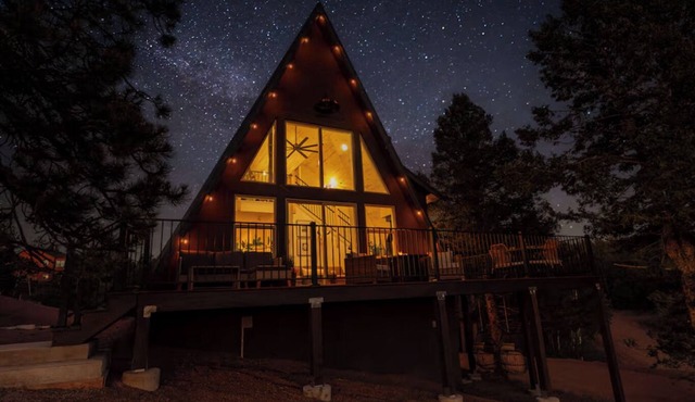 The Timber Triangle-Views, Hot tub, Firepit