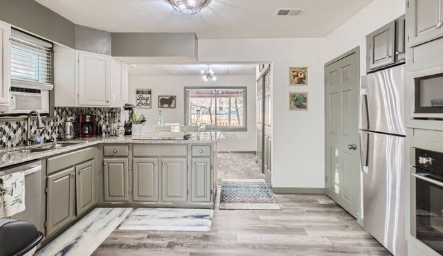This house is a 3 bedroom(s), 2 bathrooms, located in Lakewood, CO.
