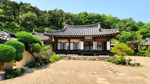 Tohyang Traditional House