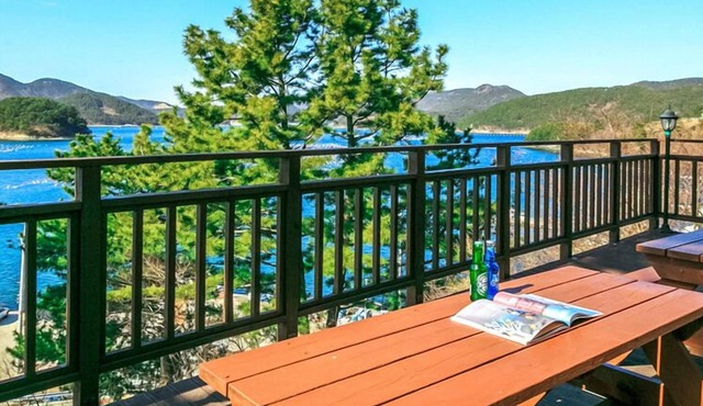 Tongyeong Beach Castle Hotel