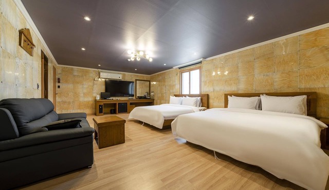 Tongyeong Hotel Opera