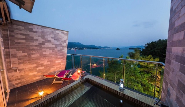 Tongyoung S468 Poolvilla