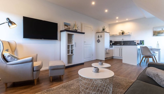 Top-equipped thatched-roof holiday apartment with far-reaching views just outside SPO