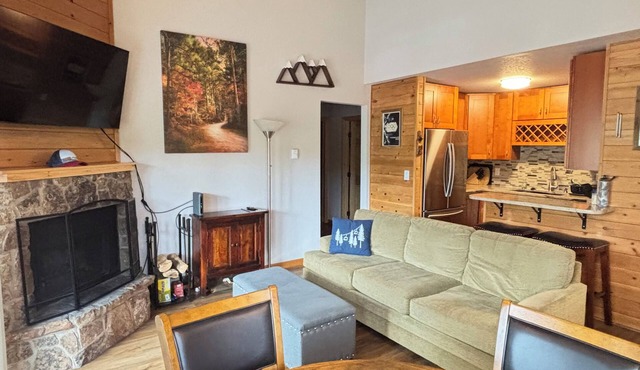 Top floor two level 2 bedroom, Mountain View!