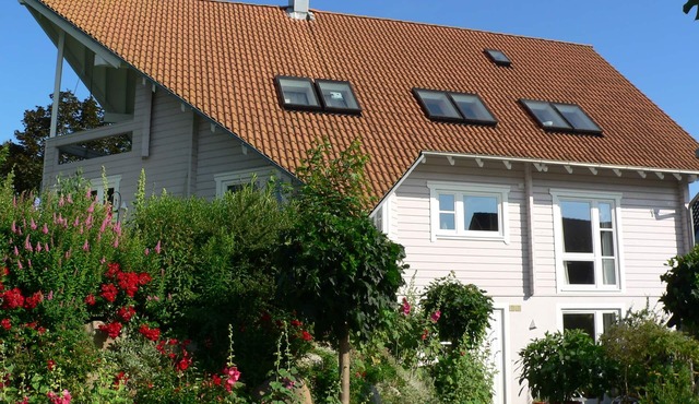 TOPP 2-room Apartment close to the lake and sea, quiet, comfortable, bright with terrace