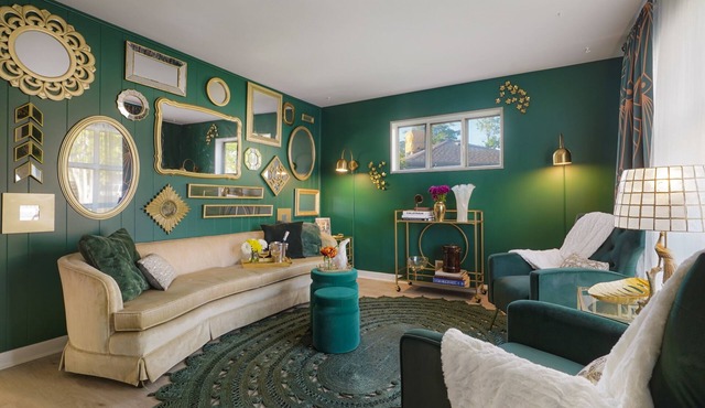 Trendy 4 Bedroom House - 15 minutes from Downtown