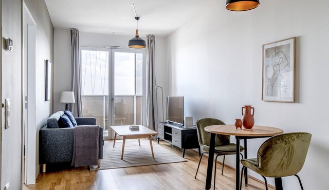 Trendy Landstraße 1BR w/Gym & Pool, nr Restaurants, by Blueground