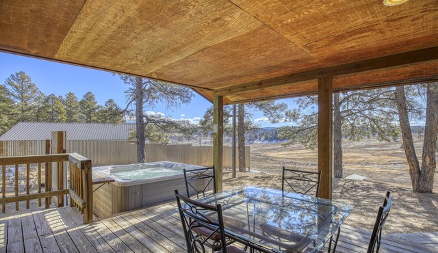 Tubing Promo! Hot tub, Stunning Mountain Views, Near Downtown!