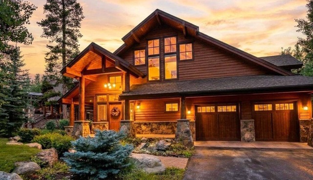 Twin Peaks Lodge 🏡 Views ☀️ Hot Tub ⛳️ Golf ⛷Ski $0 Cleaning