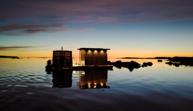 Tyylikäs asuntolautta hienolla merinäköalalla