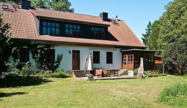 Unique vacation home with its own garden and only 20m to the water