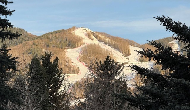 Updated 1-bedroom condo in Vail with a view, designated free parking, free bus!