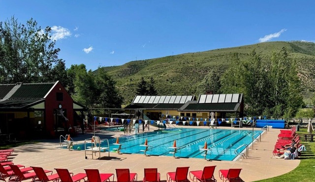 Updated Beauty Minutes to Vail - Garage +Backyard + Pet Friendly