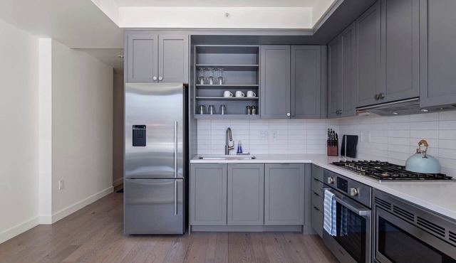 Urban 1 Bedroom - Union Station Views, Parking Included