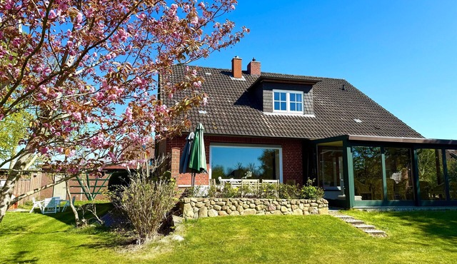 Vacation apartment/apartment for 7 guests with 99m² in Utersum (145702)
