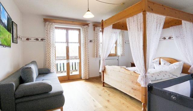 Vacation apartment "Hochzeitszimmer" with balcony and view over the beautiful low mountain range