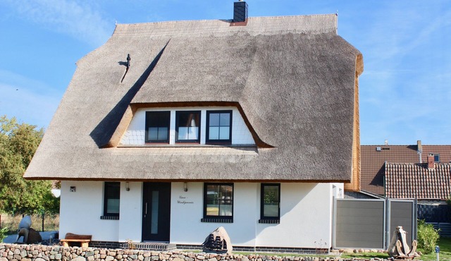 Vacation apartment Lee, experience peace and quiet on the natural beach of the Baltic Sea