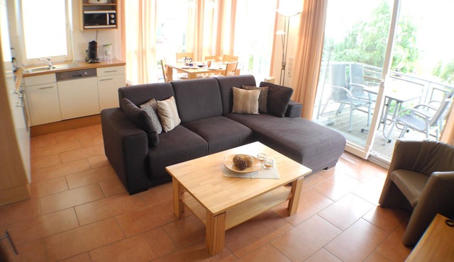 Vacation apartment Strandperle 7 in Großenbrode. Balcony with stunning sea views & wind protection awnings. Wellness enjoyment with sauna & wellness shower. Storage room for bicycles including handcart