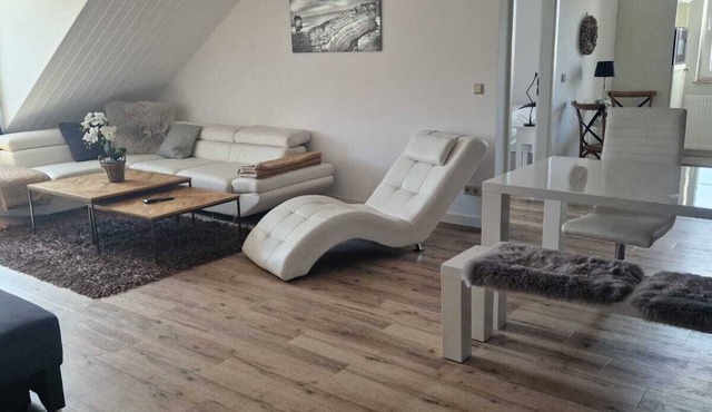 Vacation apartment with fully equipped kitchen, extra bedroom & bathtub in the bathroom