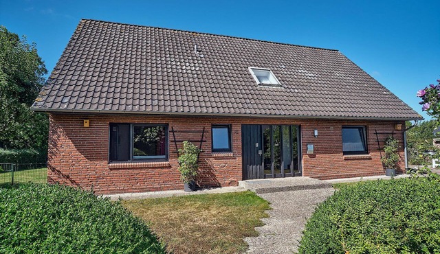 Vacation home "Nordströnj" for 8 persons and 8 dogs.