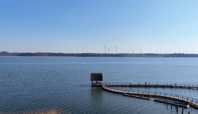 Vacation home directly on Lake Hemmelsdorf with a large playground and direct access to the lake