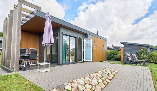 Vacation home Victoria by the lake with terrace and family-friendly facilities