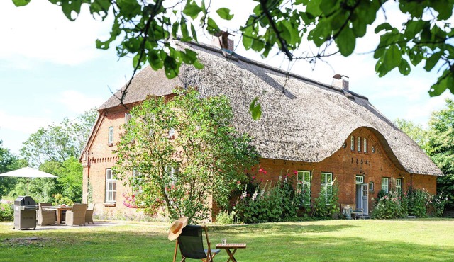Vacations under a thatched roof - not far from Lake Selent and the Baltic Sea