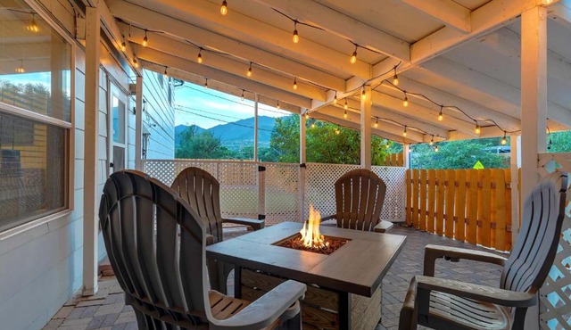 Vermijo Nook Walk to OCC Downtown w Fire Pit