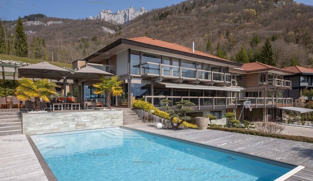 Villa Égalité Golf – Exclusive Estate with Private Golf Course et Panoramic Lake Annecy Views