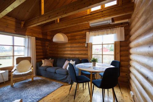 Villa Tilhi - Cozy 2BR Cabin with Sauna & Fireplace