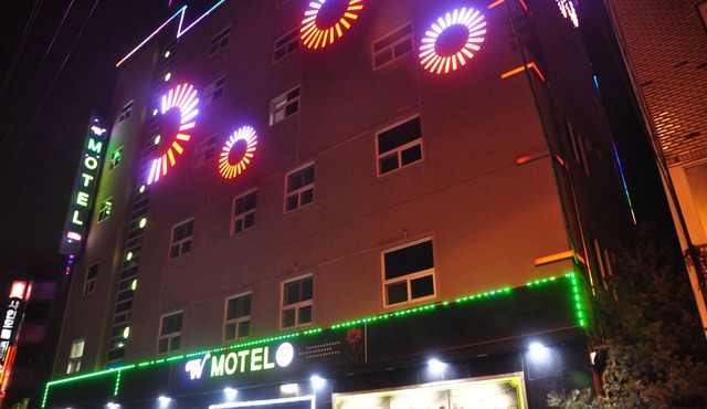W Motel