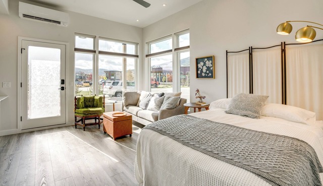 Walk to Ski Shuttles & Stores! Modern Frisco Unit
