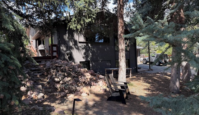 Walking Distance to Pearl Street, Chautauqua, and University of Colorado Campus