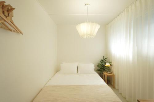 Warm Minimal Wood House near Hongdae, 3min Subway, Airport Bus 6 mins