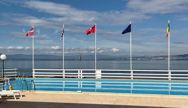 Waterfront house with pool near Evian-Les-Bains