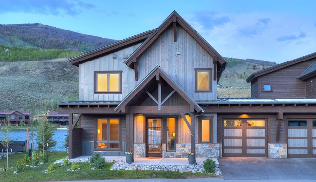 WATERFRONT- Mountain Modern Retreat-Private Hot Tub and Epic Views