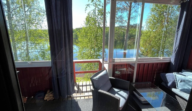 Welcoming 2-bedroom semi-detached cottage by the lake in Central Finland
