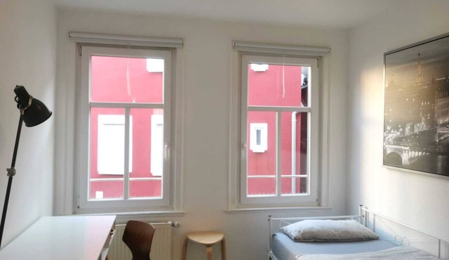 Welcoming 3-bedroom apartment in vibrant Stuttgart neighborhood