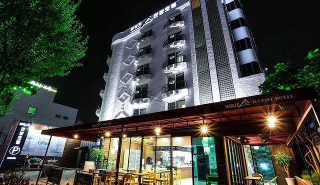 White Tourist Hotel