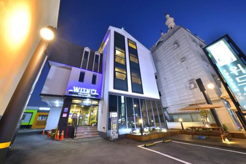 With U Hotel & Guesthouse